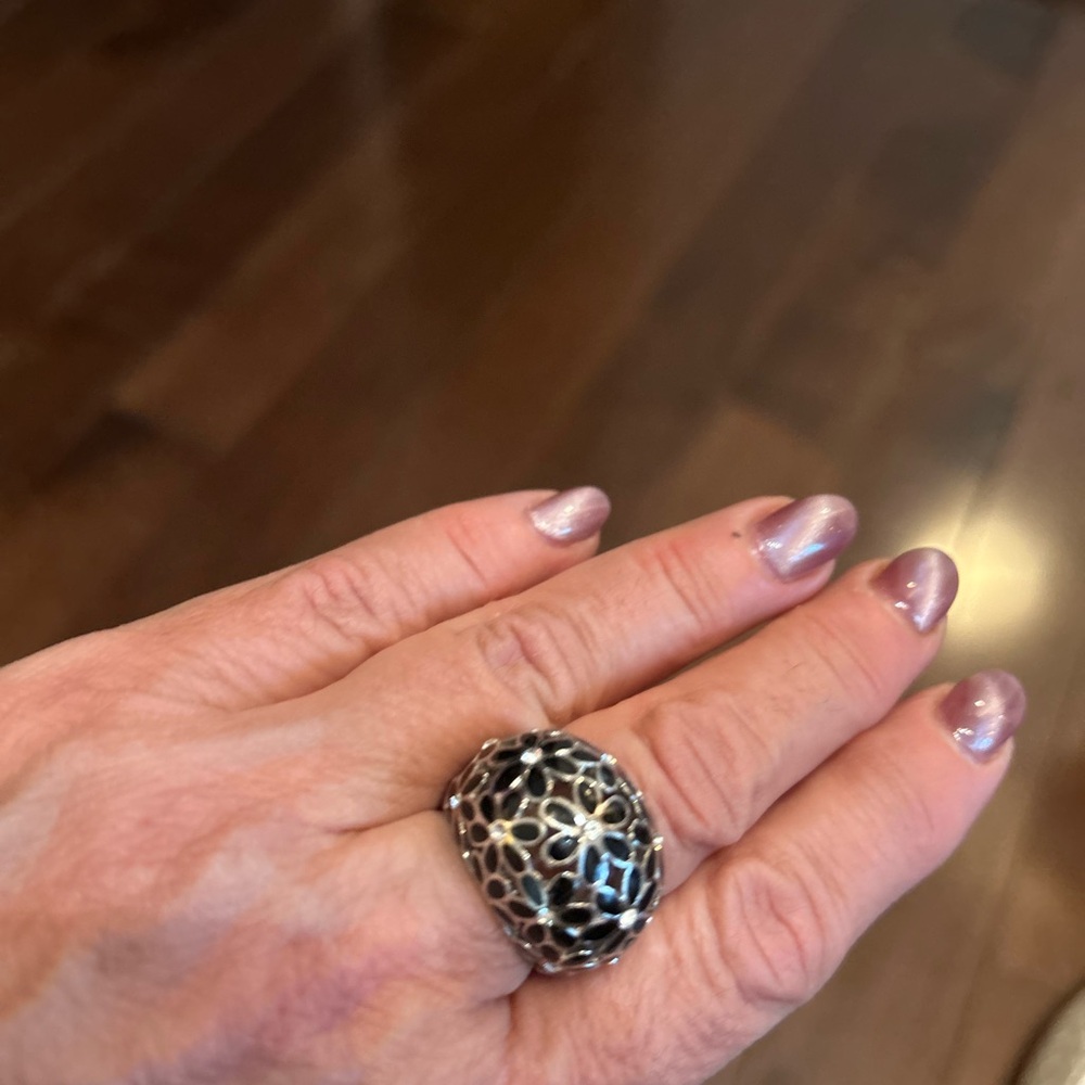 Elegant Silver Floral Ring
